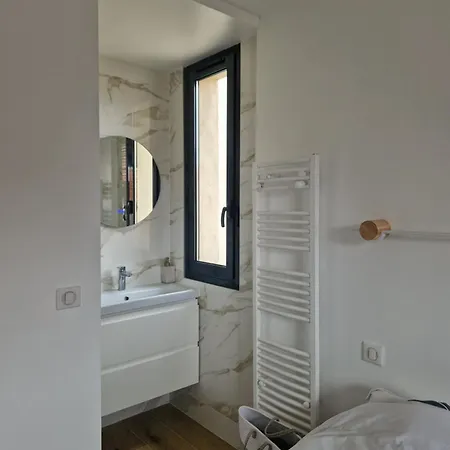 Maison, 4 Chambres, Metro, Climatisation Villa